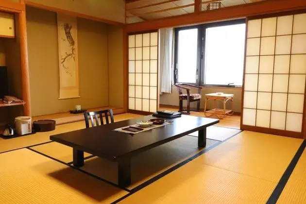 Traditional Oda, Sigara İçilmez, Okyanusa Sıfır (Japanese Style, Sunset, for 3 Guests)