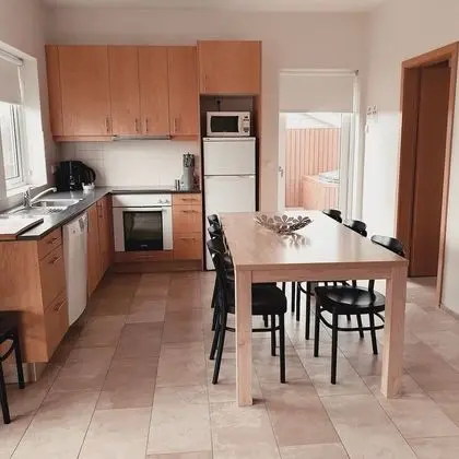 Ev, 3 Yatak Odası, Sıcak Su Havuzu