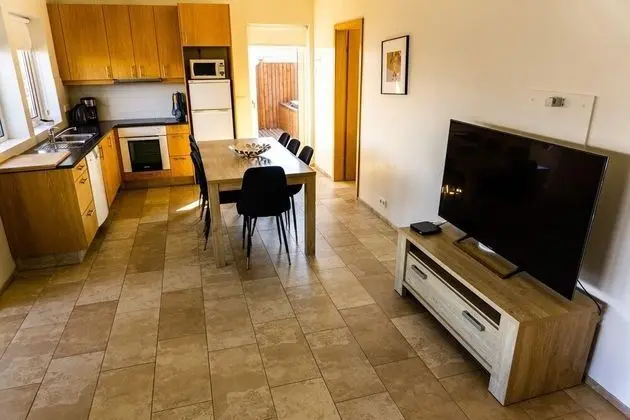 Ev, 3 Yatak Odası, Sıcak Su Havuzu