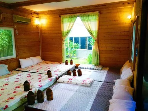 Basic Bungalow for 10 People