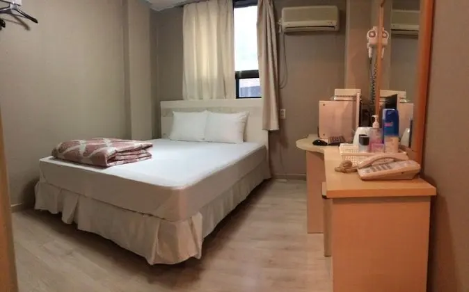 Standard Tek Büyük Yataklı Oda