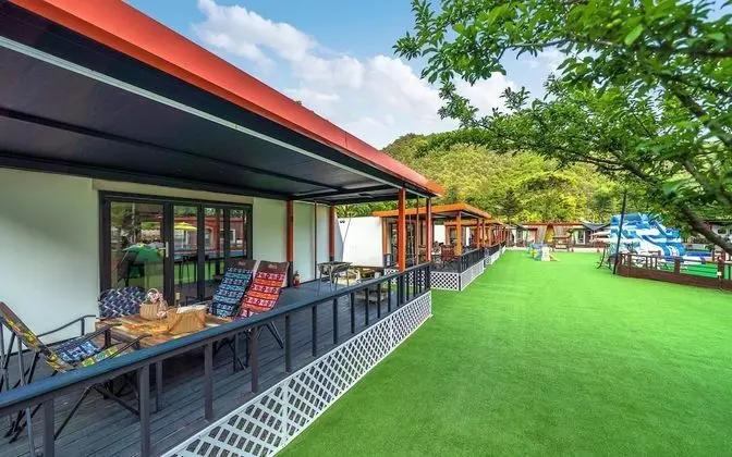 Oda (Premium folding door caravan)