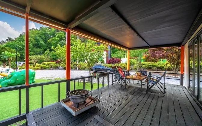 Oda (Premium folding door caravan)