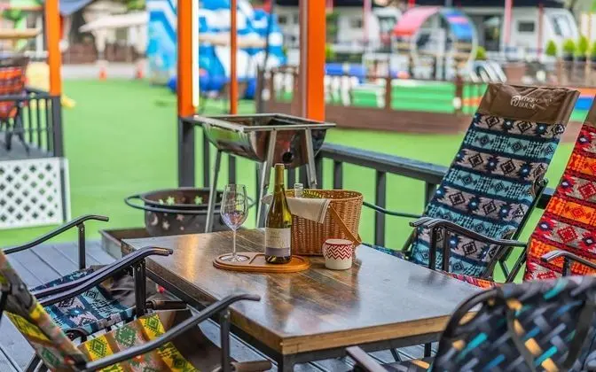 Oda (Premium folding door caravan)