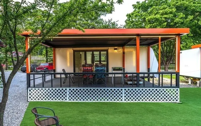 Oda (Premium folding door caravan)