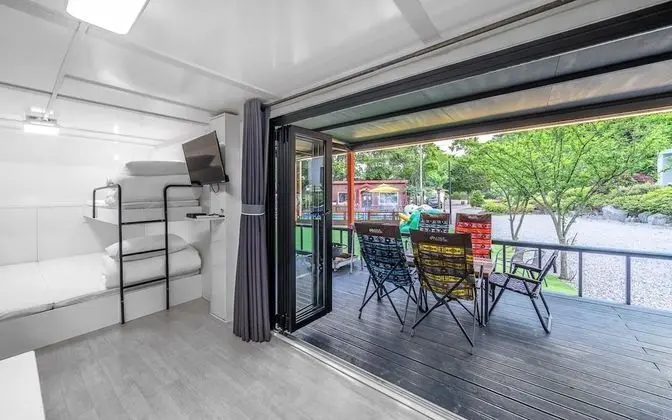 Oda (Premium folding door caravan)