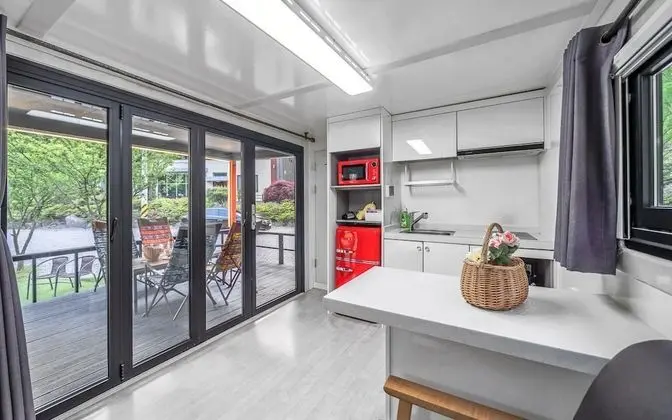 Oda (Premium folding door caravan)