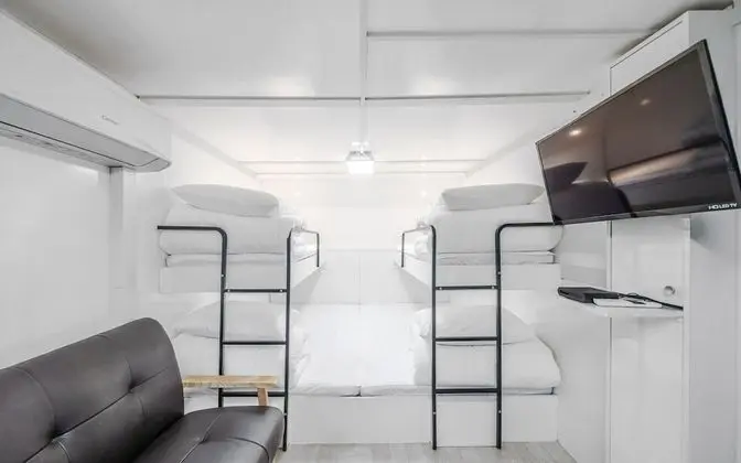 Oda (Premium folding door caravan)