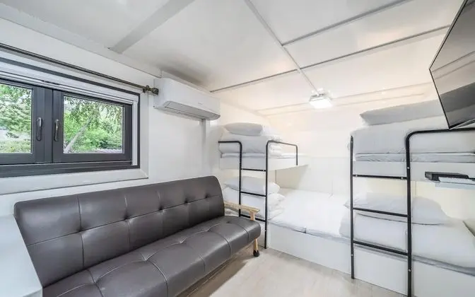 Oda (Premium folding door caravan)