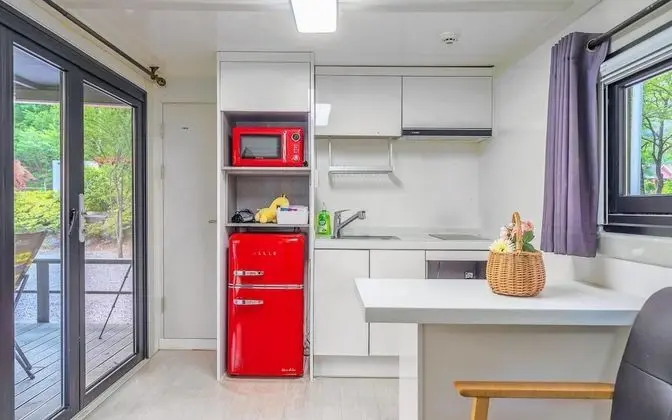 Oda (Premium folding door caravan)