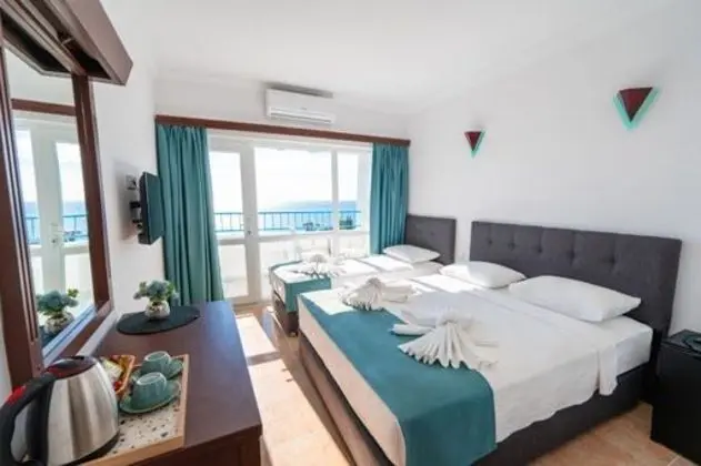 Üç Kişilik Oda, Deniz Manzaralı, Balkonlu