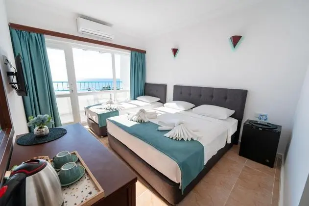 Üç Kişilik Oda, Deniz Manzaralı, Balkonlu