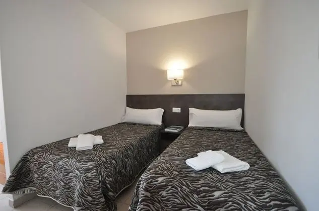 Basic Üç Kişilik Oda, Şehir Manzaralı
