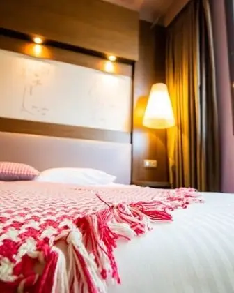 Büyük Yataklı Tek Kişilik Oda, Balkon, Havuz Kenarı