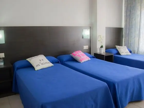 Üç Kişilik Oda, Teras