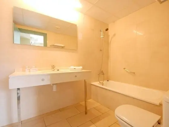 Üç Kişilik Oda, Teras