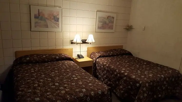 Tek Büyük Yataklı Oda, 2 Çift Kişilik Yatak