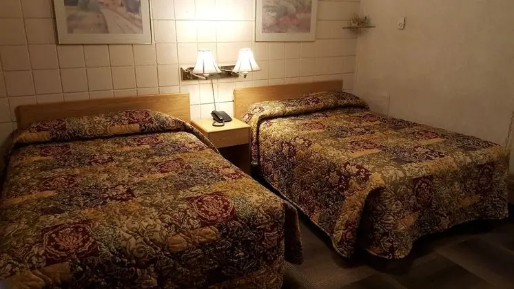 Tek Büyük Yataklı Oda, 2 Çift Kişilik Yatak