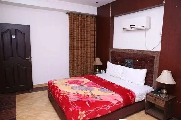 Premium Tek Büyük Yataklı Oda