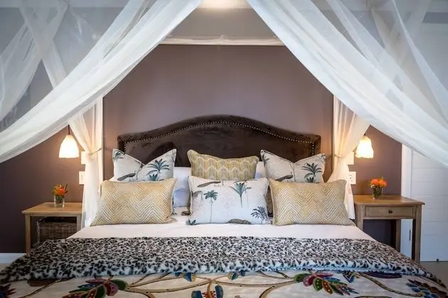Luxury Tek Büyük Yataklı Oda