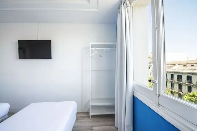 İki Ayrı Yataklı Oda, Ortak Banyo
