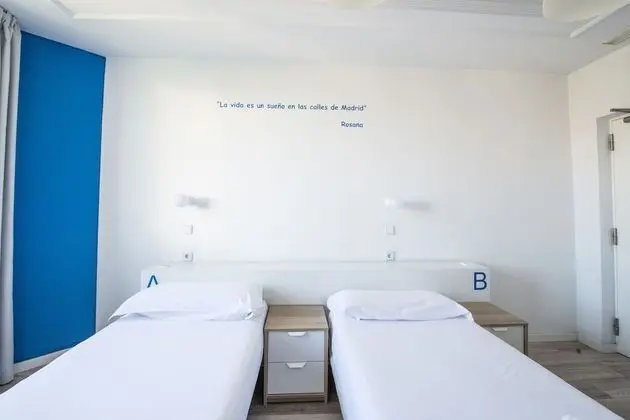 İki Ayrı Yataklı Oda, Ortak Banyo