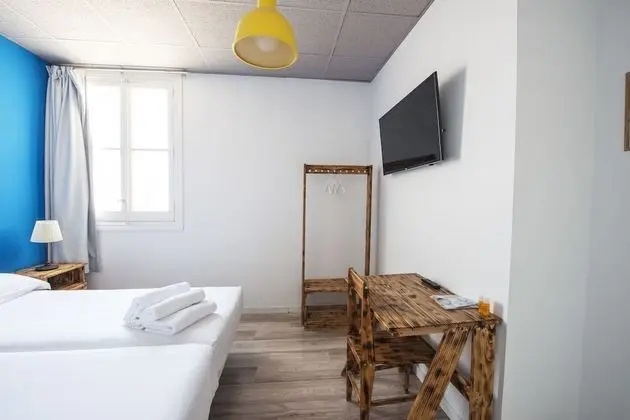 İki Ayrı Yataklı Oda, Ortak Banyo