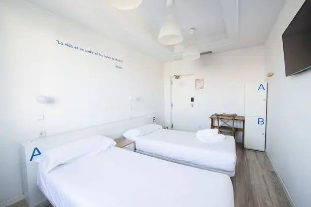 İki Ayrı Yataklı Oda, Ortak Banyo