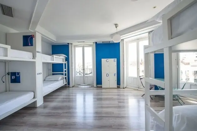İki Ayrı Yataklı Oda, Ortak Banyo