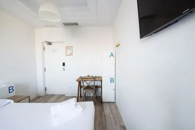 İki Ayrı Yataklı Oda, Ortak Banyo