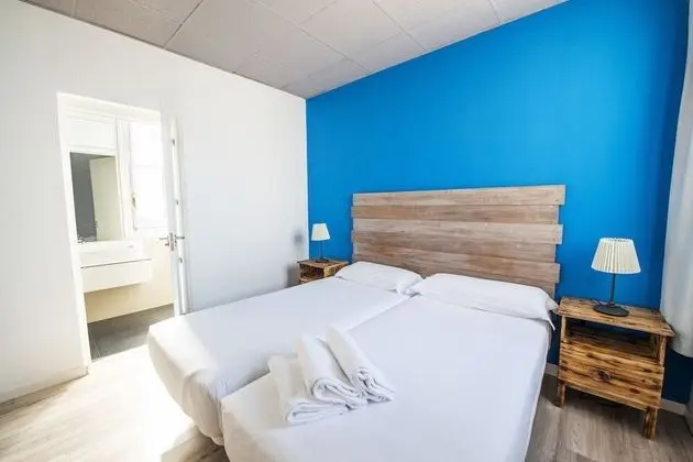 İki Ayrı Yataklı Oda, Ortak Banyo