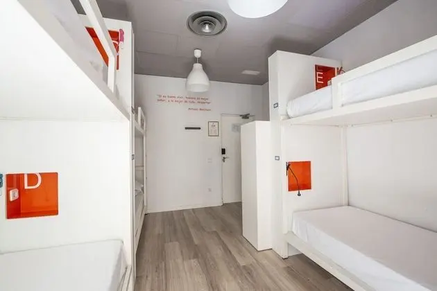 Ortak Ranzalı Oda, 1 Tek Kişilik Yatak, Ortak Banyo (in a 6-bed dormitory)