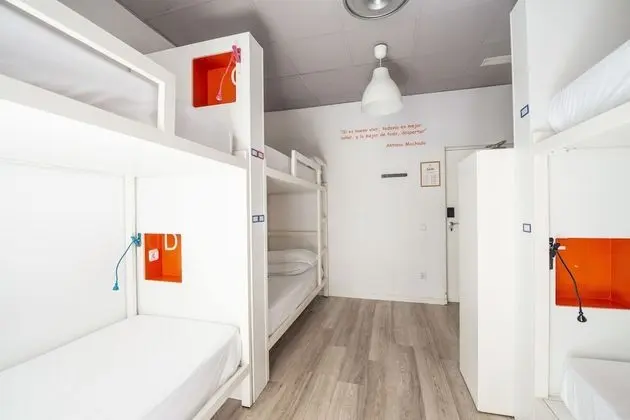 Ortak Ranzalı Oda, 1 Tek Kişilik Yatak, Ortak Banyo (in a 6-bed dormitory)
