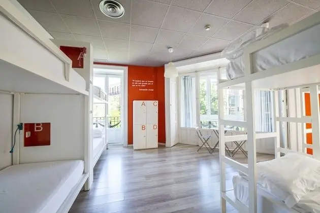 Ortak Ranzalı Oda, Karma Ranzalı Oda (in a 8-bed dormitory )