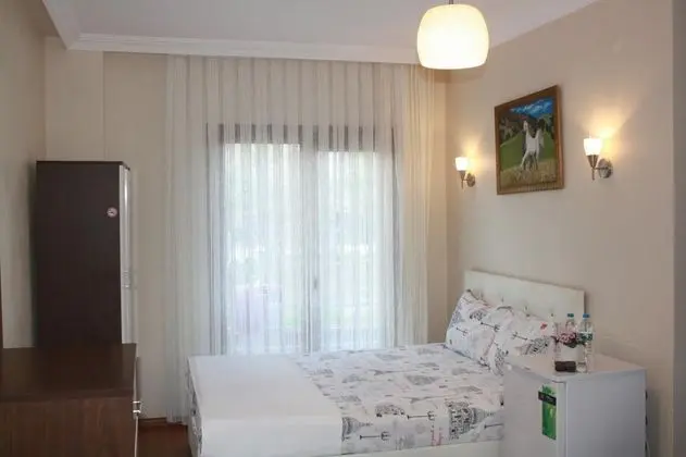 Aile Odası, Bahçe Manzaralı