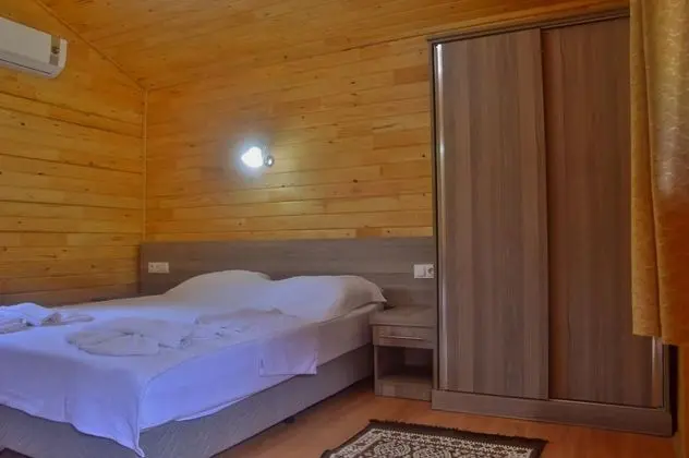 Çift Kişilik, Bahçe Manzaralı