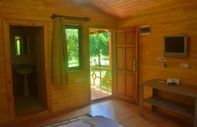 Çift Kişilik, Bahçe Manzaralı