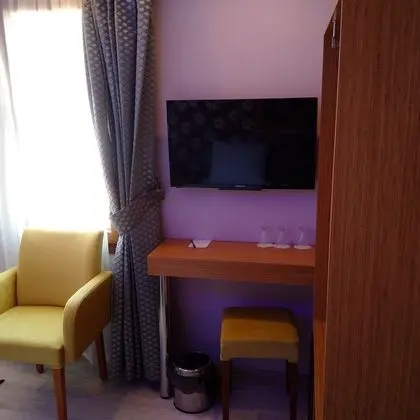 Üç Kişilik Oda