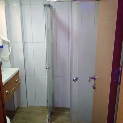 Üç Kişilik Oda