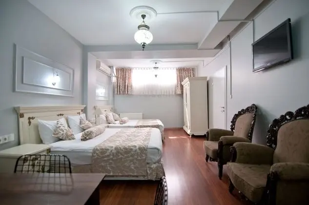 (B) Economy Family Room (Basement)