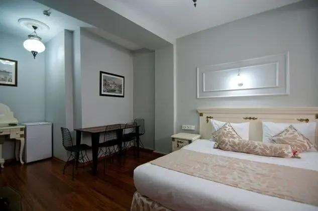 (B) Economy Family Room (Basement)