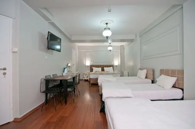 (C) Family Suite
