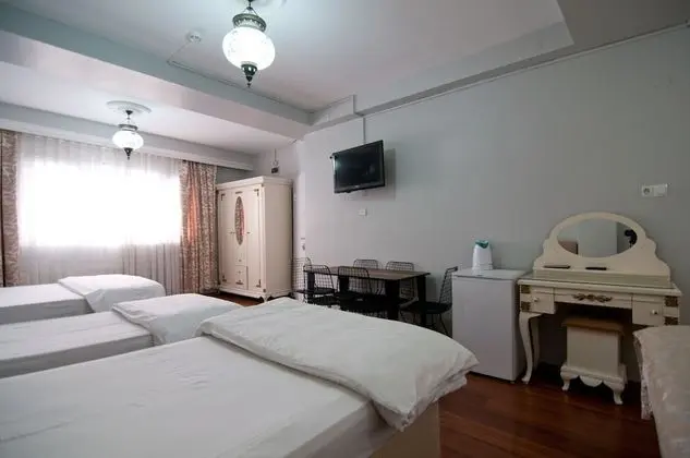 (C) Family Suite