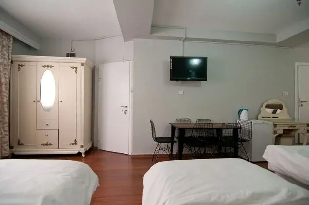 (C) Family Suite