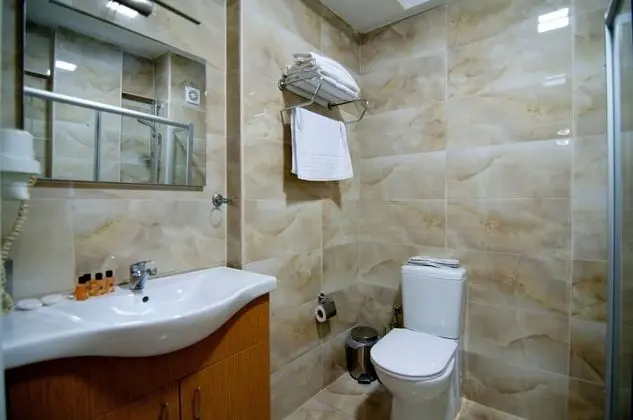 (C) Family Suite