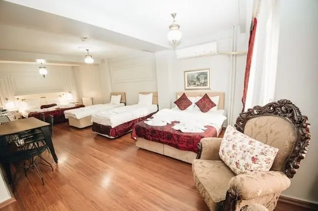(C) Family Suite