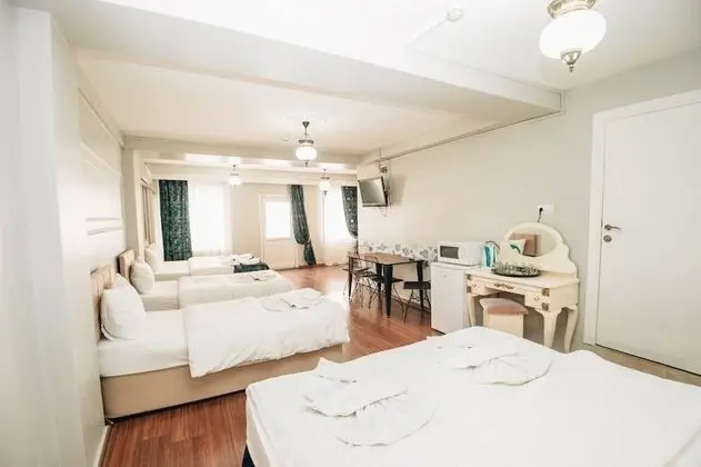 (C) Family Suite