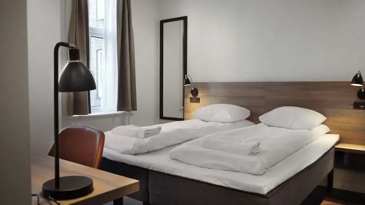 Standard Üç Kişilik Oda, Özel Banyo (Double Bed and Sofa Bed)