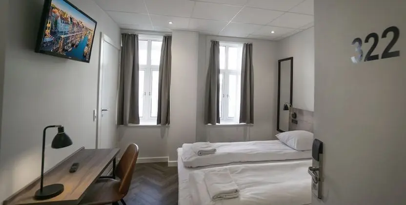 Standard Üç Kişilik Oda, Özel Banyo (Double Bed and Sofa Bed)