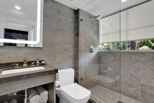Deluxe Oda, 1 En Büyük (King) Boy Yatak, Balkon, Bahçe Manzaralı (West)